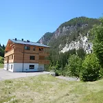 Franz Johann Aparts - 150m To Slopes Apartment Schladming